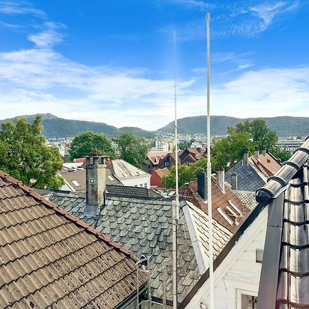 View To Bryggen - Renovated Dec 24 - Historic Cobblestone Street Appartement Bergen Buitenkant foto