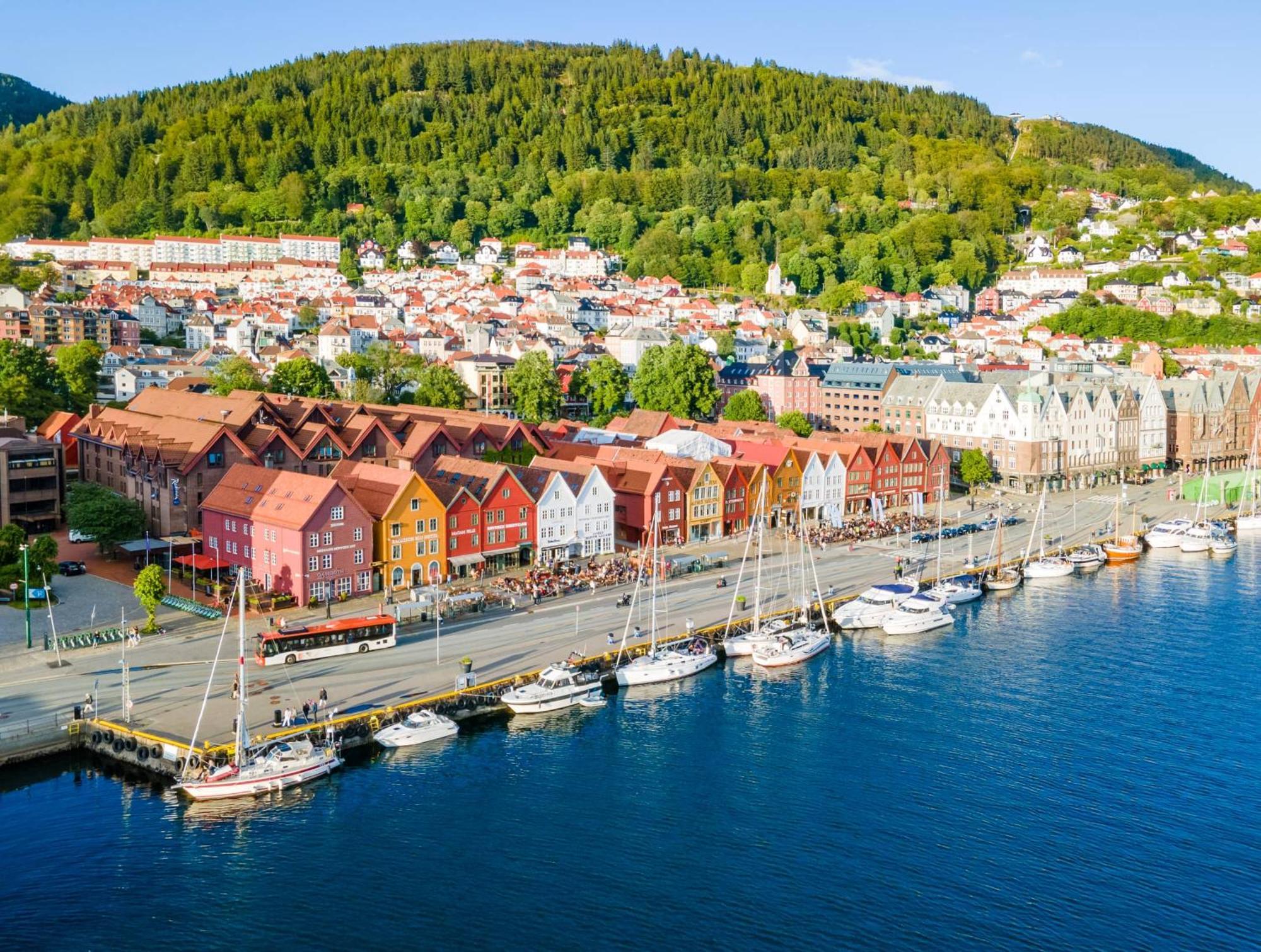 View To Bryggen - Renovated Dec 24 - Historic Cobblestone Street Appartement Bergen Buitenkant foto