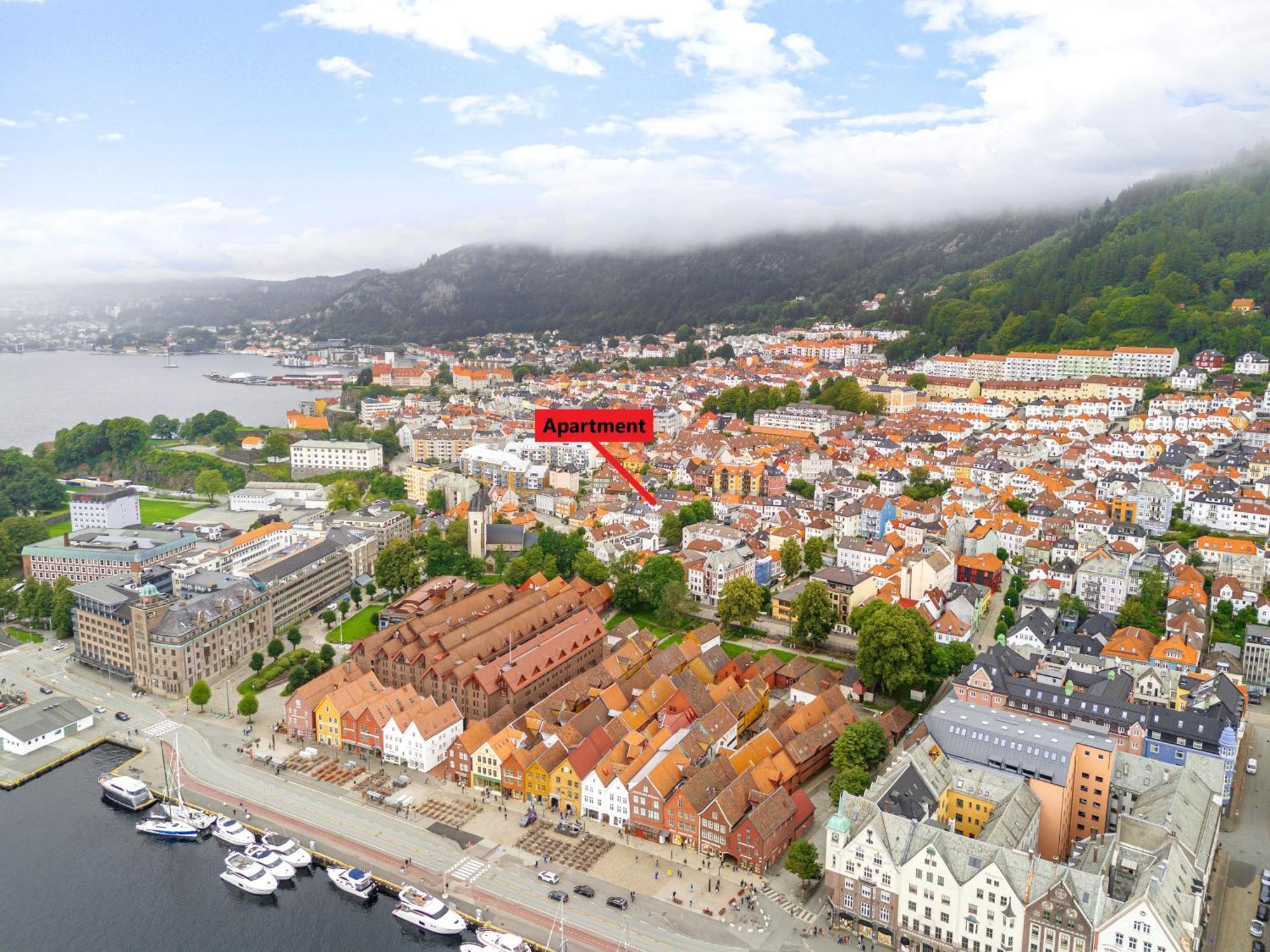 View To Bryggen - Renovated Dec 24 - Historic Cobblestone Street Appartement Bergen Buitenkant foto
